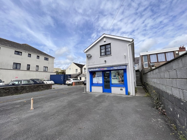 Images for Carmarthen, Carmarthenshire EAID:swift BID:0004-7720-8cbe-d305