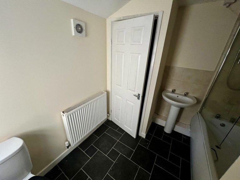 Images for Carmarthen, Carmarthenshire EAID:swift BID:0004-7720-8cbe-d305