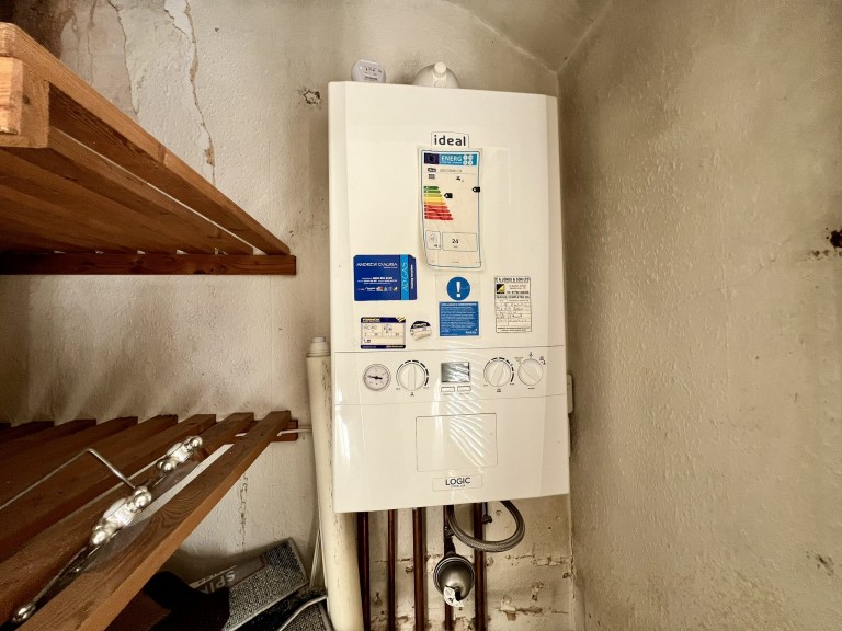 Images for Carmarthen, Carmarthenshire EAID:swift BID:0004-7720-8cbe-d305
