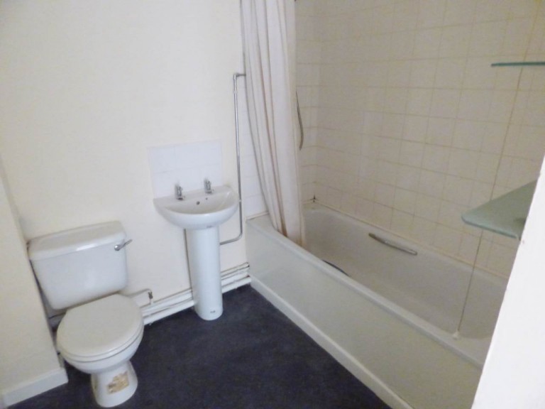 Images for Carmarthen, Carmarthenshire EAID:swift BID:0004-7720-8cbe-d305