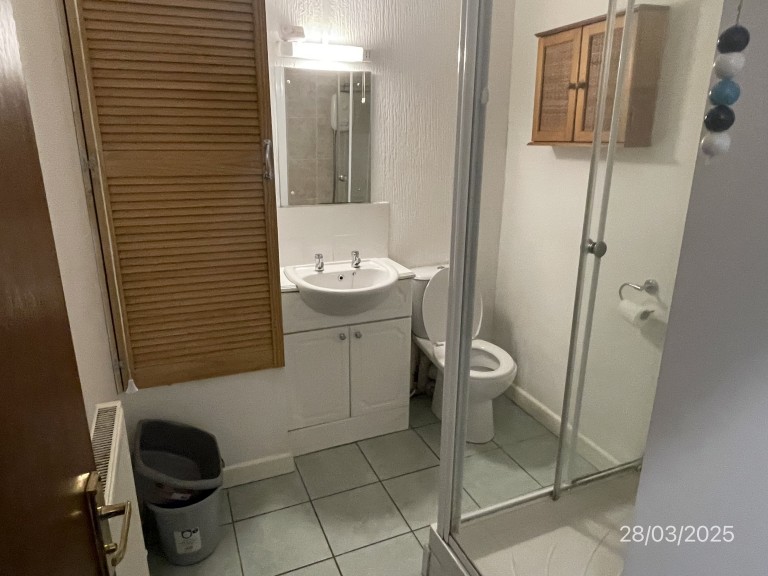 Images for Carmarthen, Carmarthenshire EAID:swift BID:0004-7720-8cbe-d305