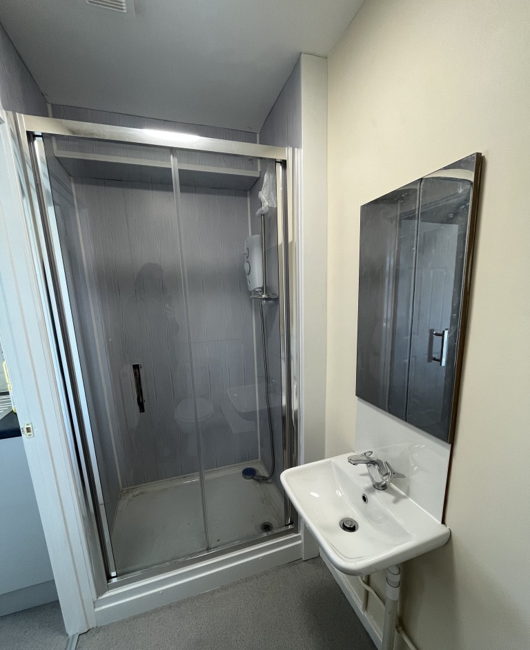 Images for Carmarthen EAID:swift BID:0004-7720-8cbe-d305