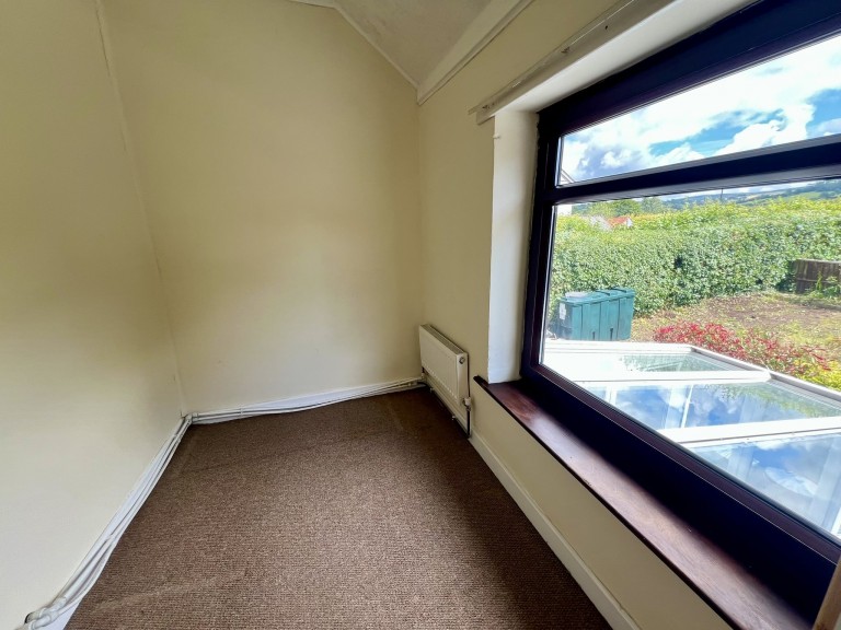 Images for Pencader, Carmarthenshire, Llanllwni EAID:swift BID:0004-7720-8cbe-d305