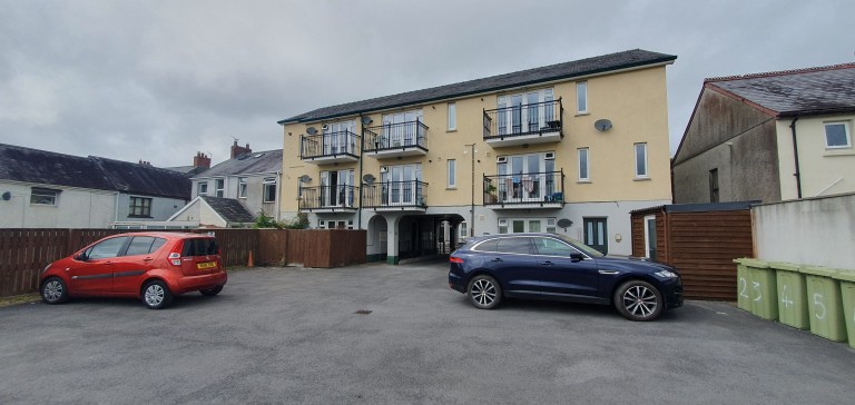 Images for Priory Street, Carmarthen, Carmarthenshire EAID:swift BID:0004-7720-8cbe-d305