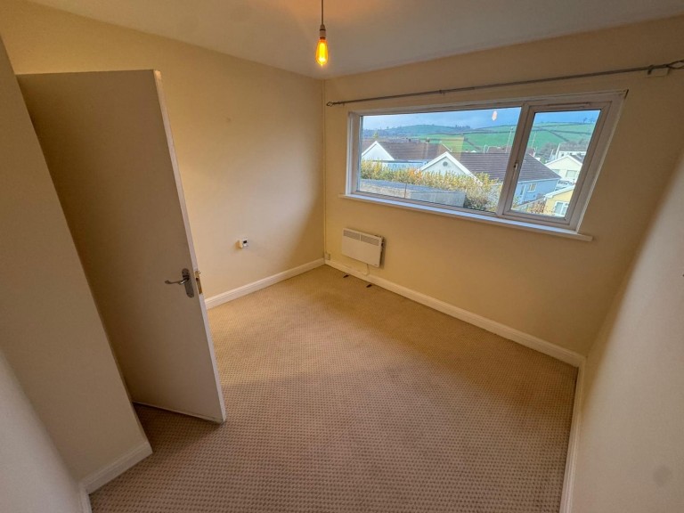 Images for Carmarthen EAID:swift BID:0004-7720-8cbe-d305