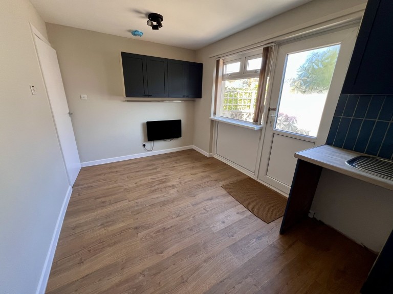 Images for Carmarthen, Carmarthenshire EAID:swift BID:0004-7720-8cbe-d305