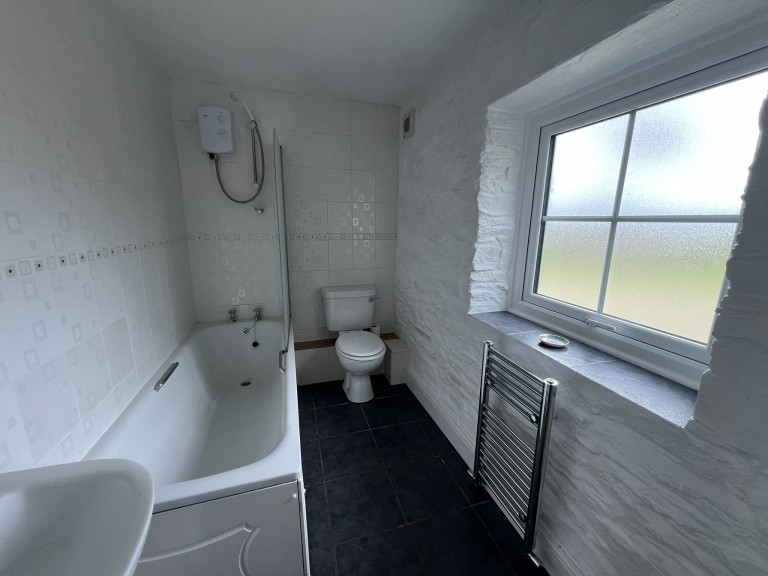 Images for Llandysul, Ceredigion EAID:swift BID:0004-7720-8cbe-d305