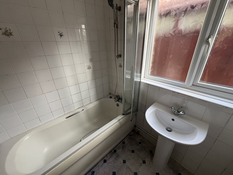 Images for Carmarthen, Carmarthenshire EAID:swift BID:0004-7720-8cbe-d305