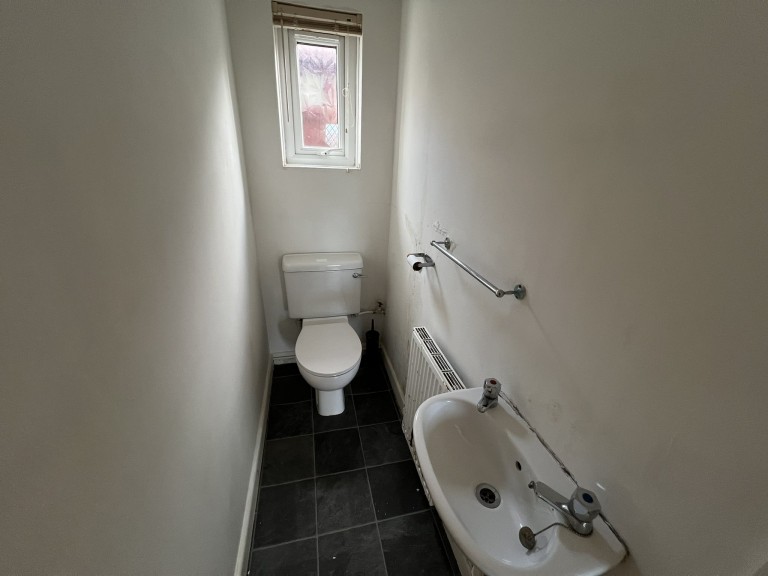 Images for Carmarthen, Carmarthenshire EAID:swift BID:0004-7720-8cbe-d305