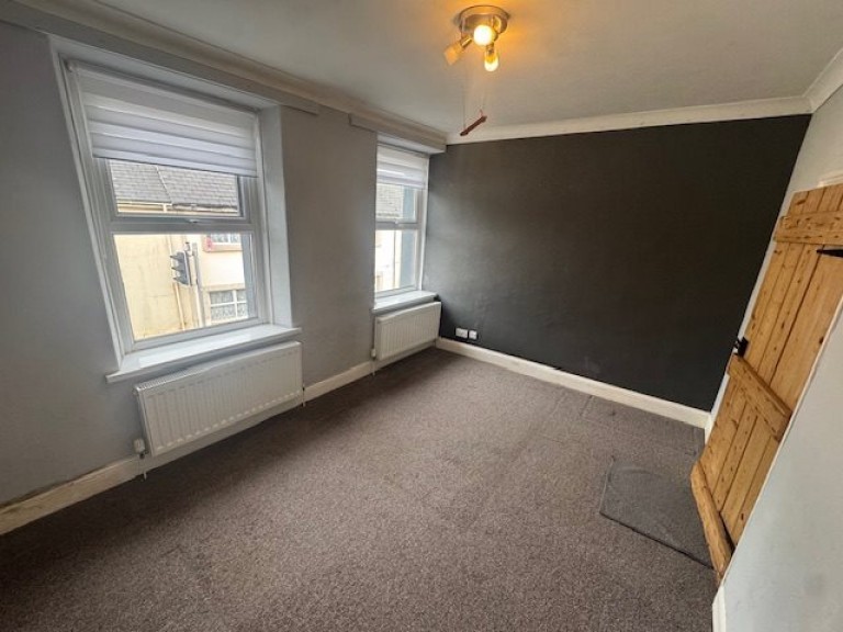 Images for Carmarthen, Carmarthenshire EAID:swift BID:0004-7720-8cbe-d305