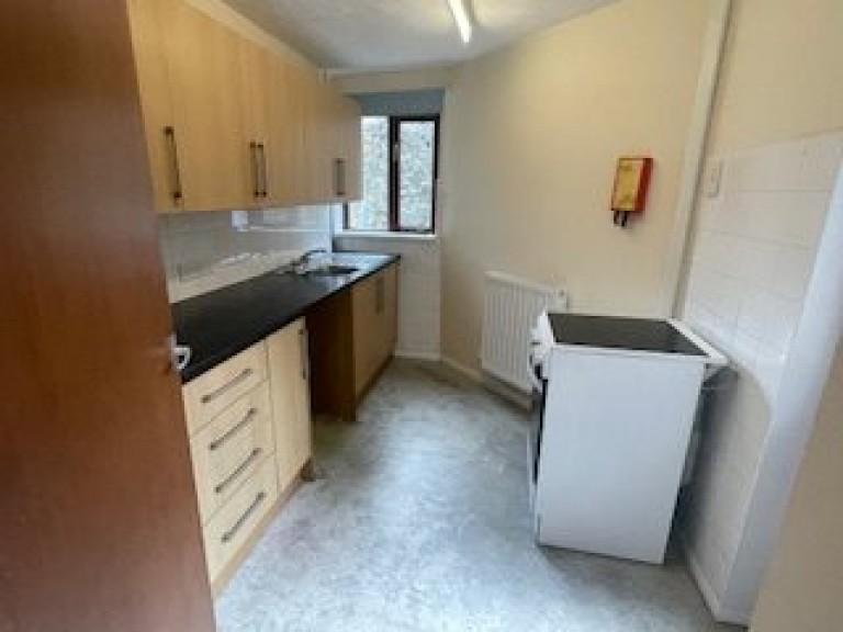 Images for Carmarthen, Carmarthenshire EAID:swift BID:0004-7720-8cbe-d305