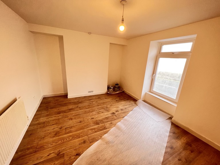 Images for Carmarthen, Carmarthenshire EAID:swift BID:0004-7720-8cbe-d305