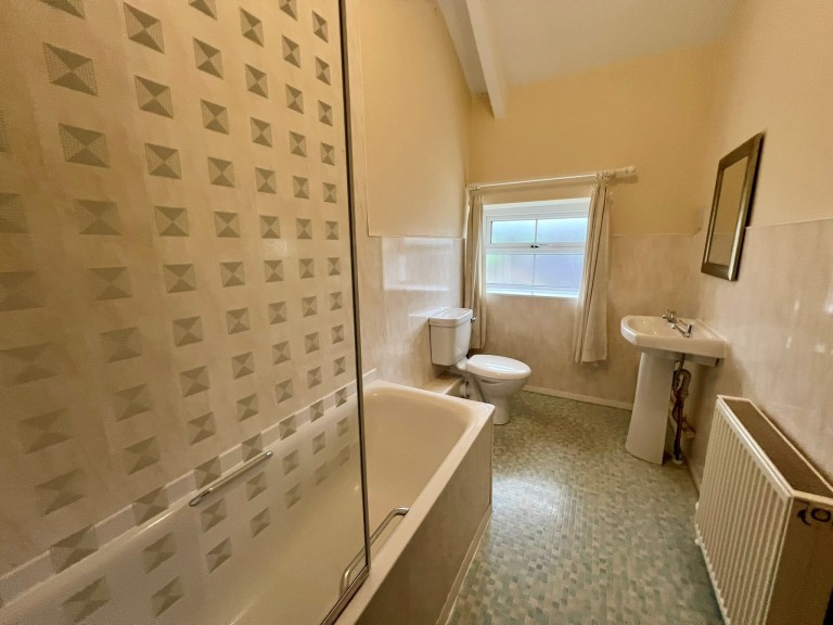 Images for Llandeilo, Carmarthenshire, Dryslwyn EAID:swift BID:0004-7720-8cbe-d305