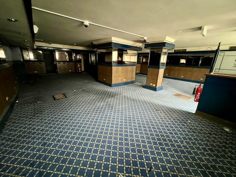 Images for Carmarthen, Carmarthenshire EAID:swift BID:0004-7720-8cbe-d305