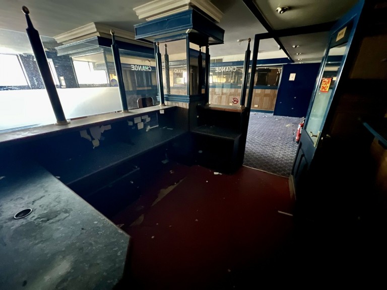 Images for Carmarthen, Carmarthenshire EAID:swift BID:0004-7720-8cbe-d305