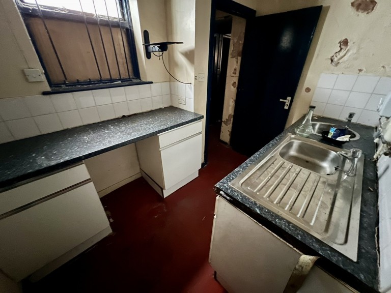 Images for Carmarthen, Carmarthenshire EAID:swift BID:0004-7720-8cbe-d305