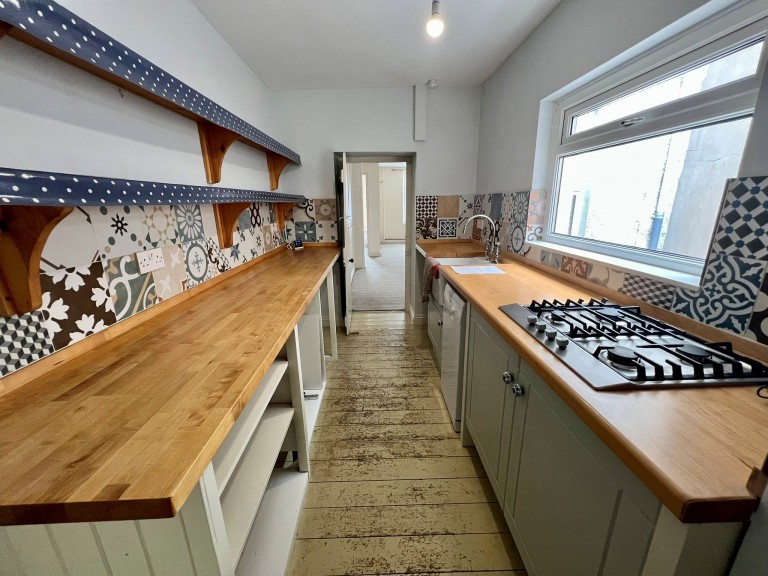 Images for Carmarthen, Carmarthenshire EAID:swift BID:0004-7720-8cbe-d305