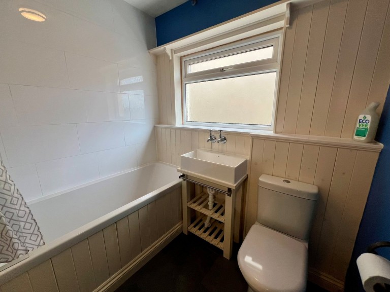 Images for Carmarthen, Carmarthenshire EAID:swift BID:0004-7720-8cbe-d305