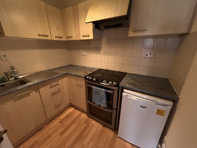 Images for Carmarthen, Carmarthenshire EAID:swift BID:0004-7720-8cbe-d305