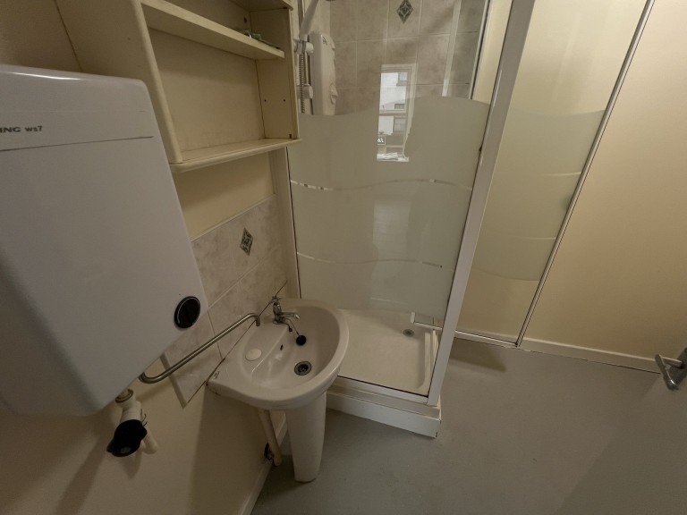 Images for Carmarthen, Carmarthenshire EAID:swift BID:0004-7720-8cbe-d305