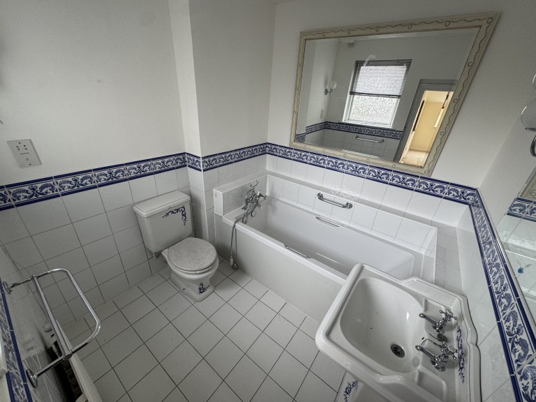 Images for Carmarthen, Carmarthenshire, Llanddarog EAID:swift BID:0004-7720-8cbe-d305