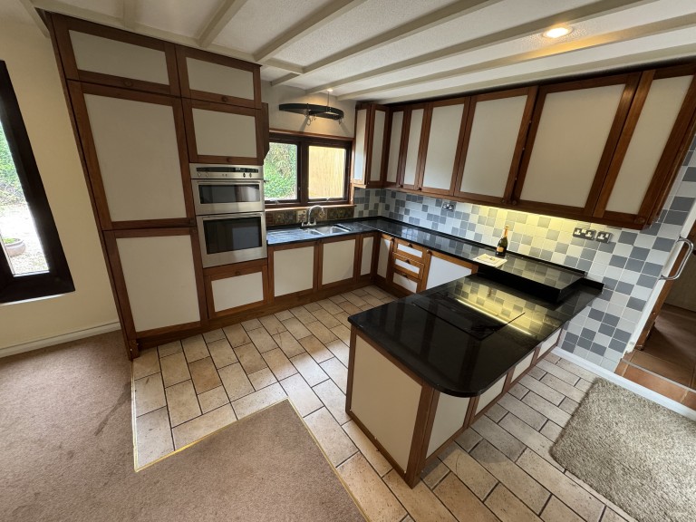 Images for Carmarthen, Carmarthenshire, Llanddarog EAID:swift BID:0004-7720-8cbe-d305