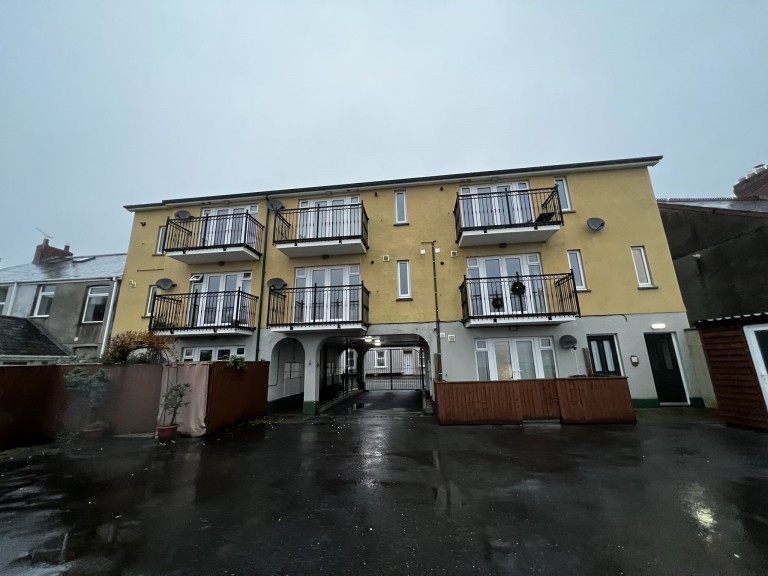 Images for Priory St, Carmarthen, Carmarthenshire EAID:swift BID:0004-7720-8cbe-d305