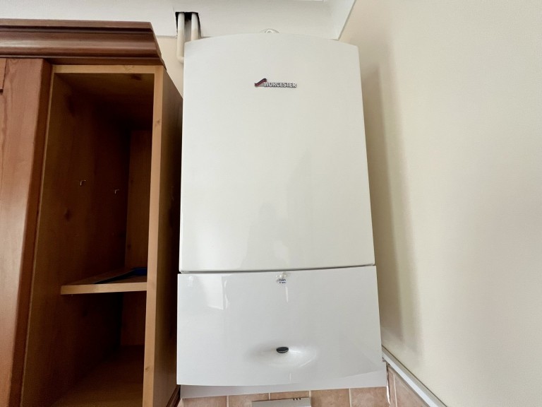 Images for Carmarthen, Carmarthenshire EAID:swift BID:0004-7720-8cbe-d305