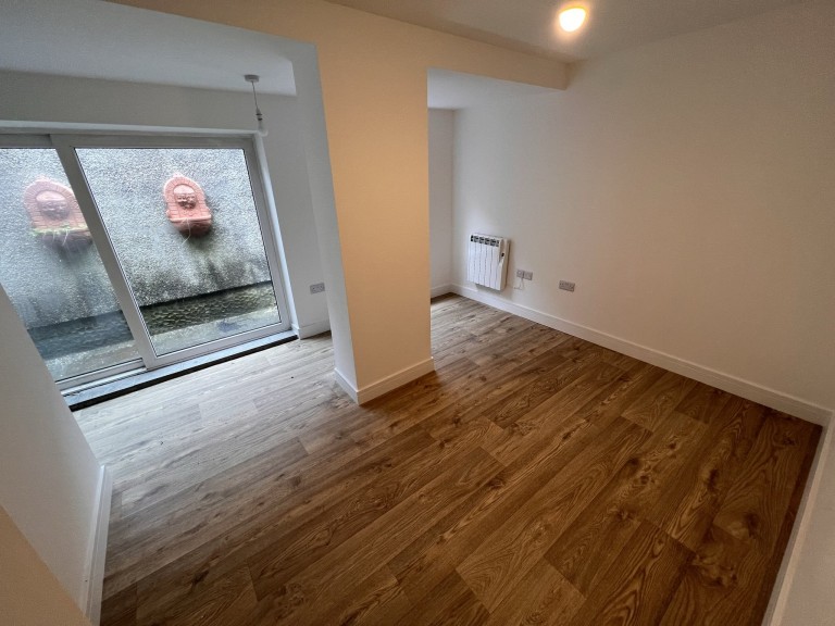 Images for Carmarthen, Carmarthenshire EAID:swift BID:0004-7720-8cbe-d305