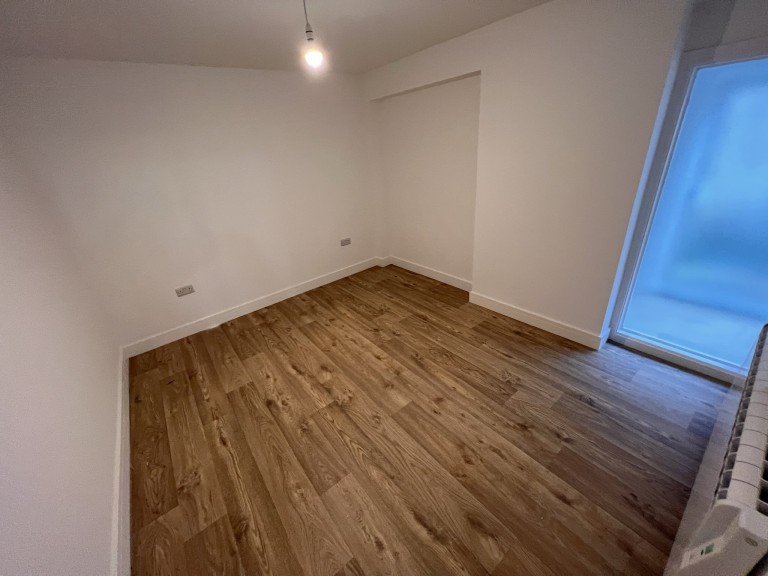 Images for Carmarthen, Carmarthenshire EAID:swift BID:0004-7720-8cbe-d305