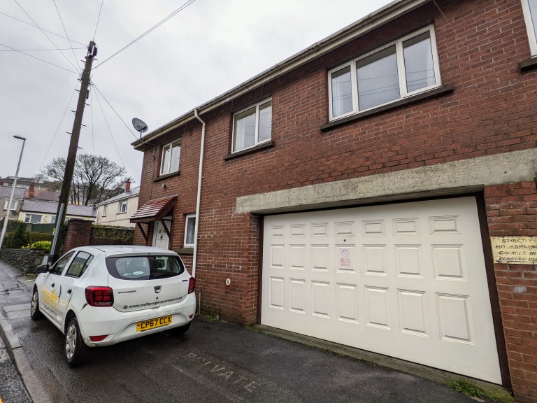 Images for Carmarthen, Carmarthenshire EAID:swift BID:0004-7720-8cbe-d305