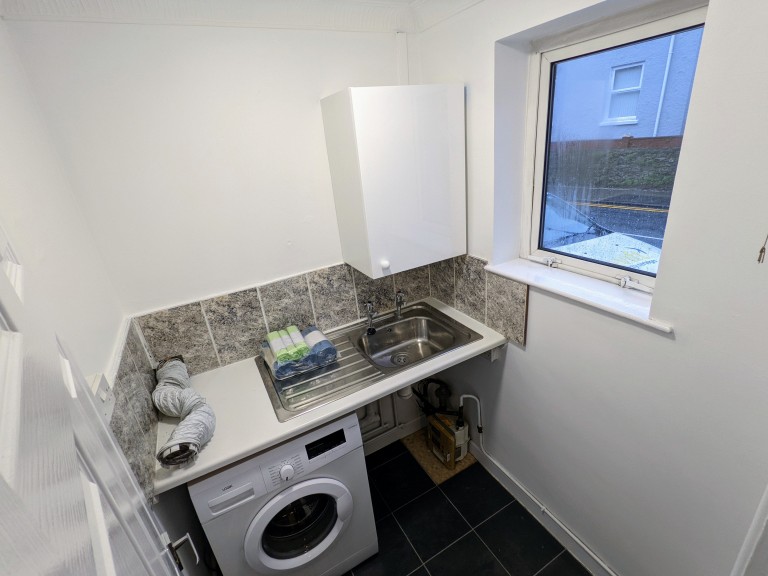 Images for Carmarthen, Carmarthenshire EAID:swift BID:0004-7720-8cbe-d305