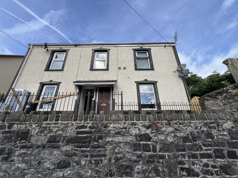 Images for Johnstown, Carmarthen, Carmarthenshire EAID:swift BID:0004-7720-8cbe-d305