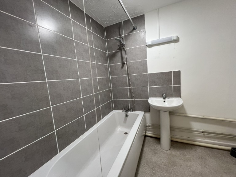 Images for Carmarthen, Carmarthenshire EAID:swift BID:0004-7720-8cbe-d305