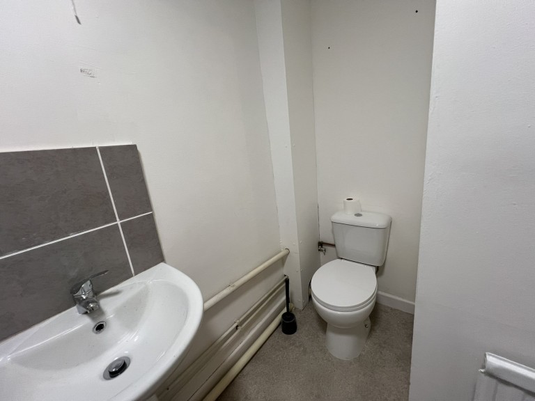 Images for Carmarthen, Carmarthenshire EAID:swift BID:0004-7720-8cbe-d305