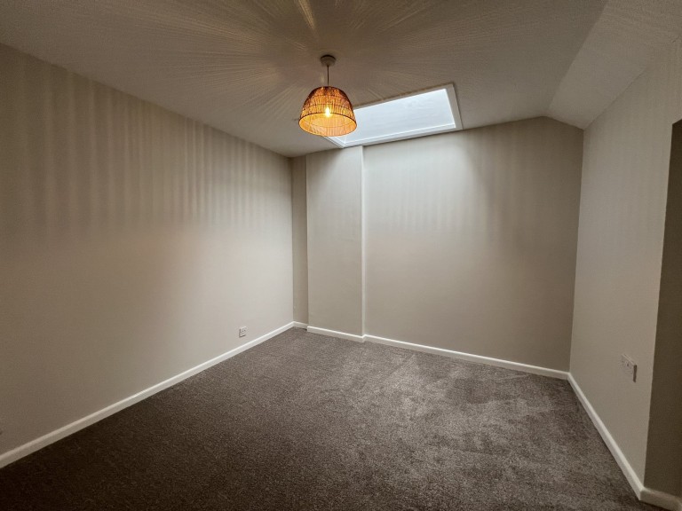 Images for Carmarthen, Carmarthenshire EAID:swift BID:0004-7720-8cbe-d305