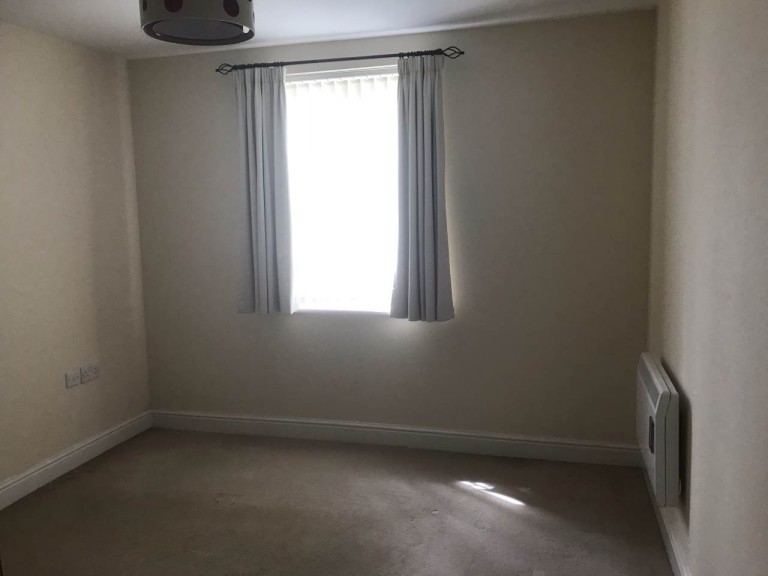 Images for Neath EAID:swift BID:0004-7720-8cbe-d305
