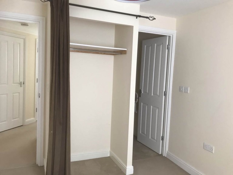 Images for Neath EAID:swift BID:0004-7720-8cbe-d305
