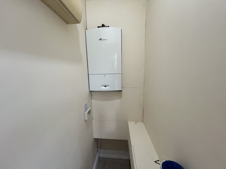 Images for Carmarthen, Carmarthenshire EAID:swift BID:0004-7720-8cbe-d305