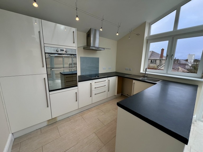 Images for Carmarthen, Carmarthenshire EAID:swift BID:0004-7720-8cbe-d305