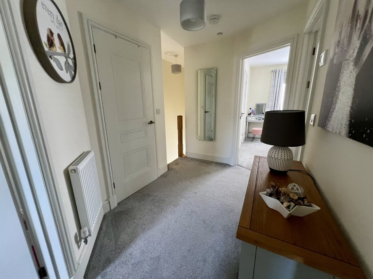 Images for Carmarthen, Carmarthenshire EAID:swift BID:0004-7720-8cbe-d305