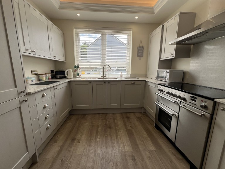 Images for Carmarthen, Carmarthenshire EAID:swift BID:0004-7720-8cbe-d305