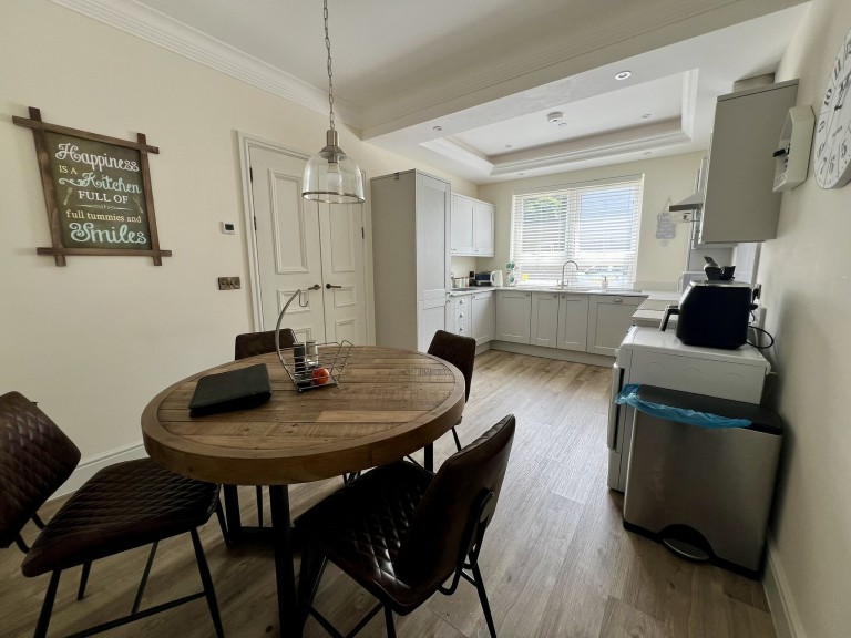 Images for Carmarthen, Carmarthenshire EAID:swift BID:0004-7720-8cbe-d305
