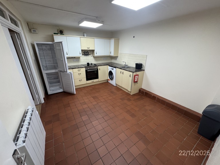 Images for Carmarthen, Carmarthenshire EAID:swift BID:0004-7720-8cbe-d305