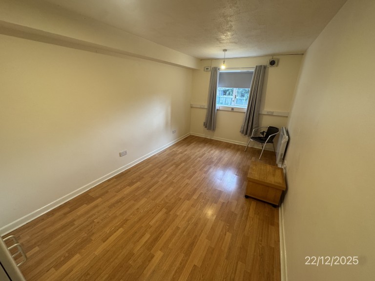 Images for Carmarthen, Carmarthenshire EAID:swift BID:0004-7720-8cbe-d305