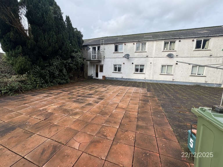 Images for Carmarthen, Carmarthenshire EAID:swift BID:0004-7720-8cbe-d305