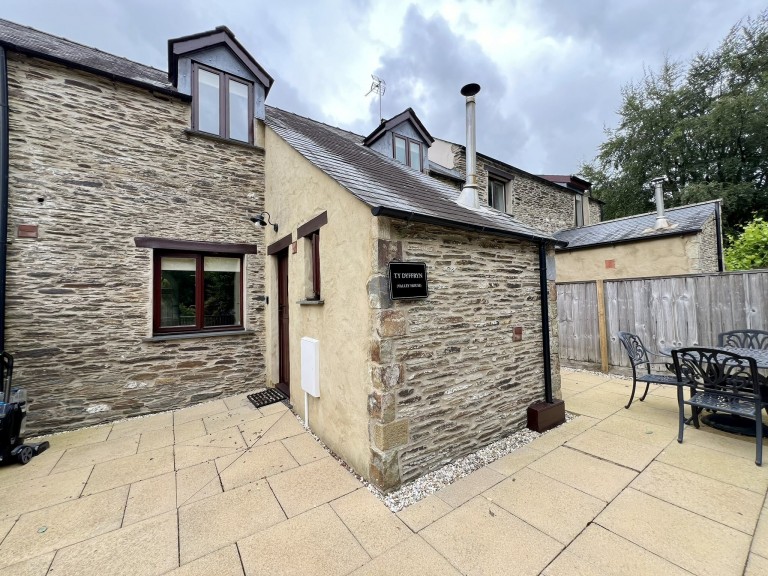 Images for Carmarthen, Carmarthenshire, Llanllawddog EAID:swift BID:0004-7720-8cbe-d305