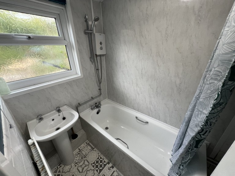 Images for Carmarthen, Carmarthenshire EAID:swift BID:0004-7720-8cbe-d305