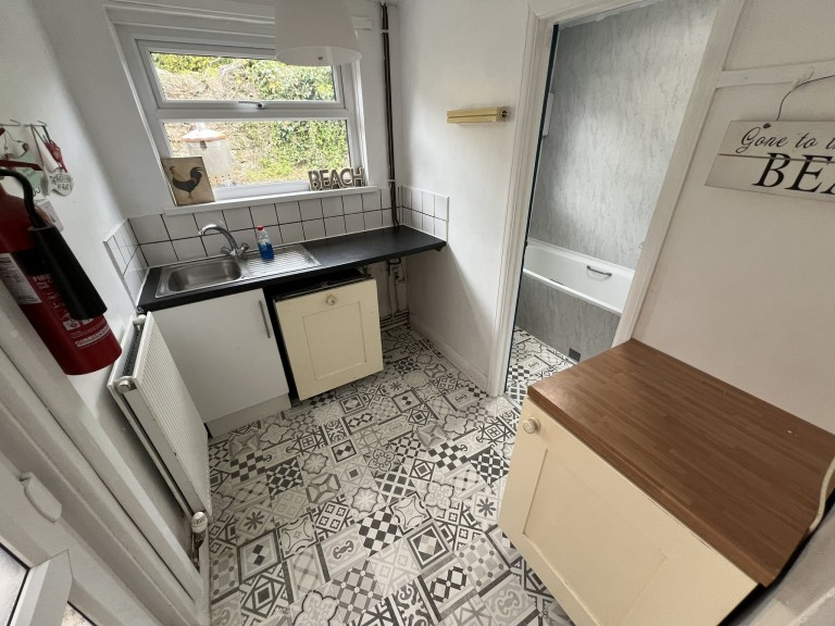 Images for Carmarthen, Carmarthenshire EAID:swift BID:0004-7720-8cbe-d305