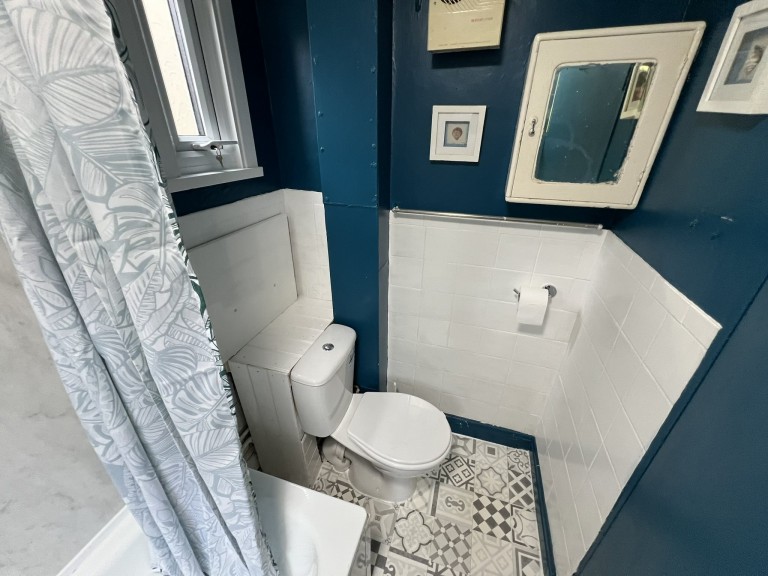 Images for Carmarthen, Carmarthenshire EAID:swift BID:0004-7720-8cbe-d305